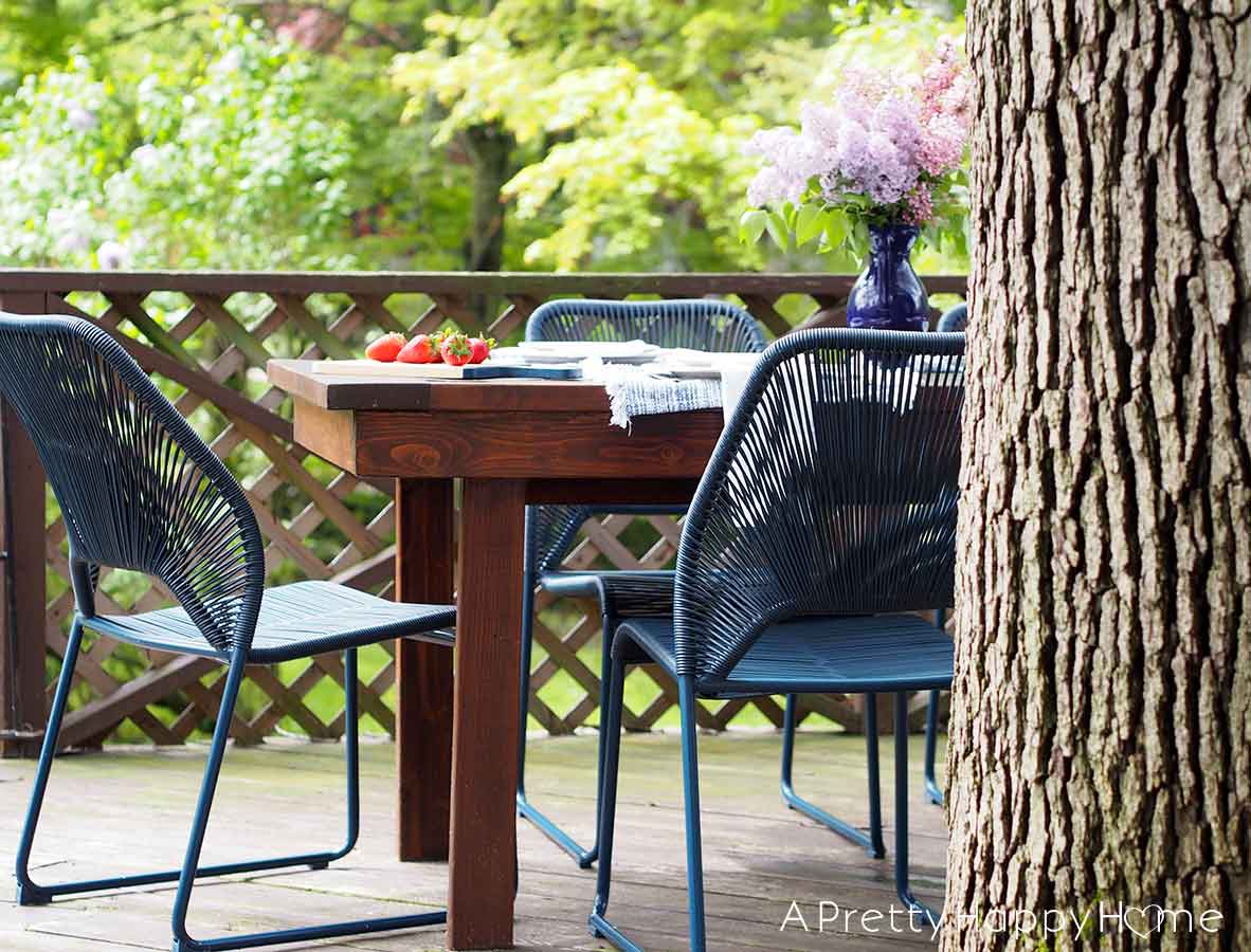 navy blue outdoor dining chairs add a pop of color