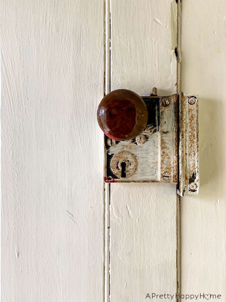 all-you-need-to-know-about-rim-locks-vintage-door-locks