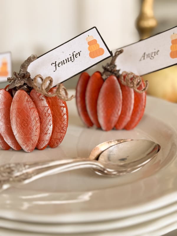 DIY pumpkin placecard holders with wood biscuits from the ponds farmhouse on the happy list